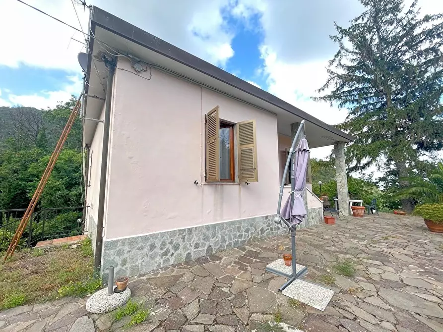 Immagine 3 di Casa indipendente in vendita  a La Spezia