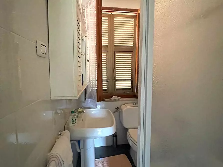 Immagine 29 di Casa indipendente in vendita  a La Spezia