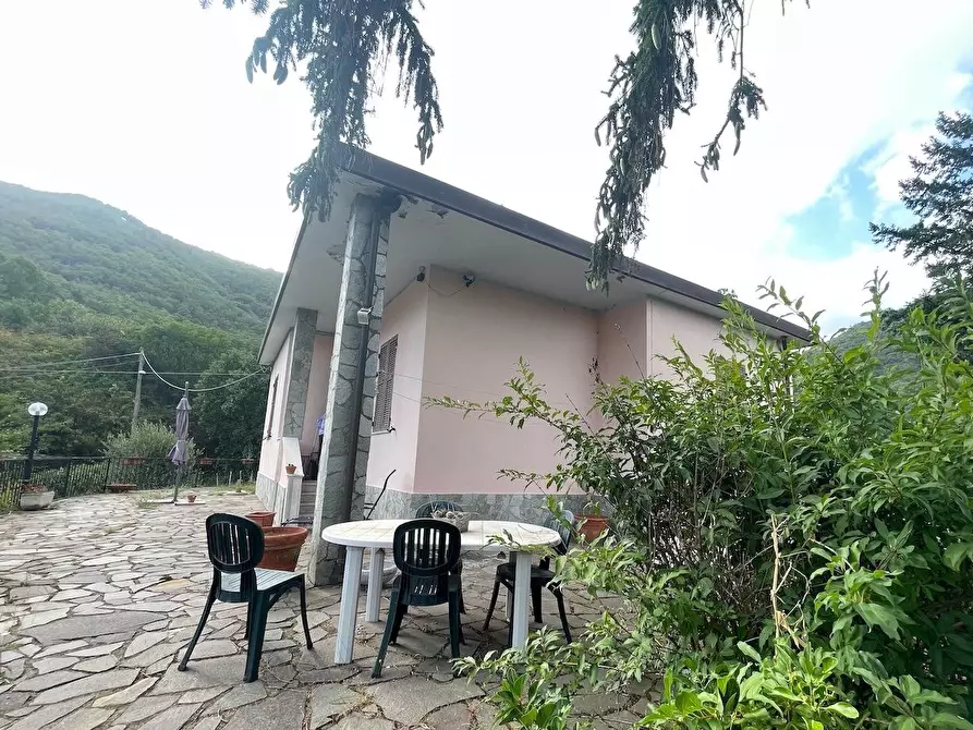 Immagine 2 di Casa indipendente in vendita  a La Spezia