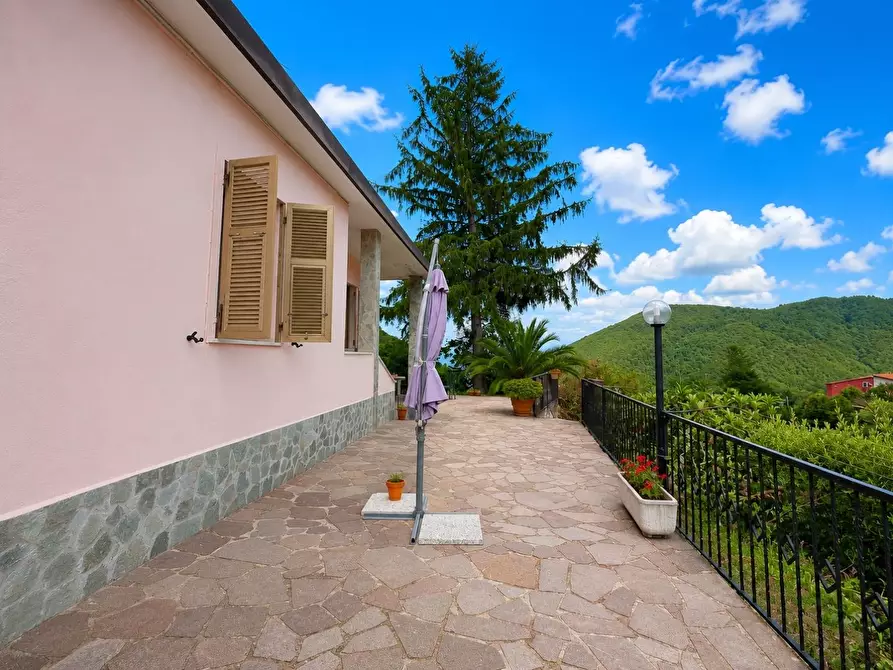 Immagine 7 di Casa indipendente in vendita  a La Spezia