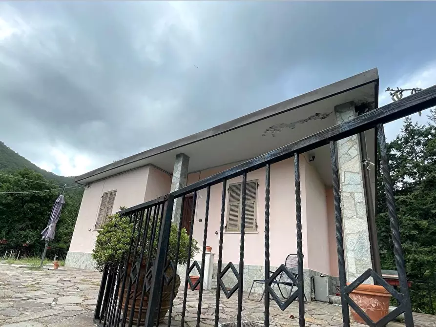 Immagine 4 di Casa indipendente in vendita  a La Spezia