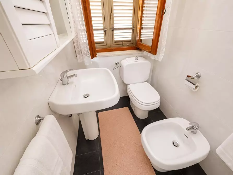 Immagine 28 di Casa indipendente in vendita  a La Spezia