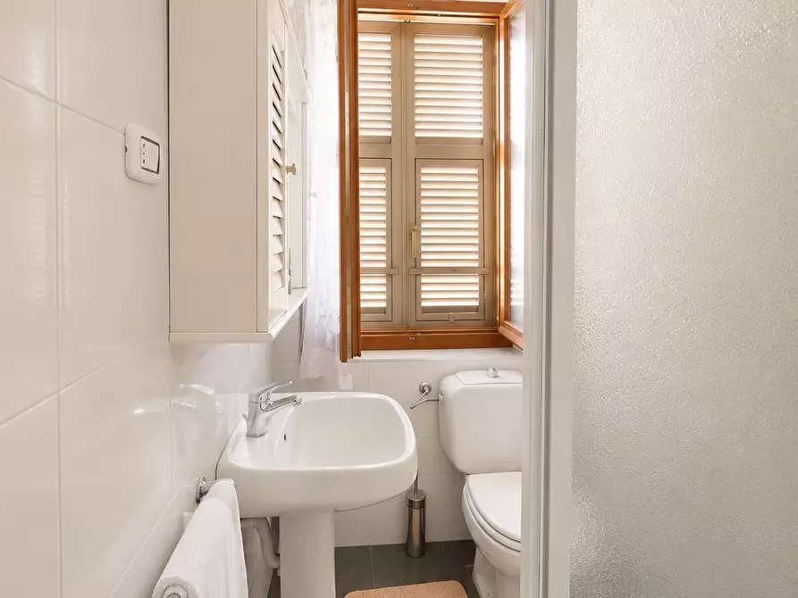 Immagine 27 di Casa indipendente in vendita  a La Spezia