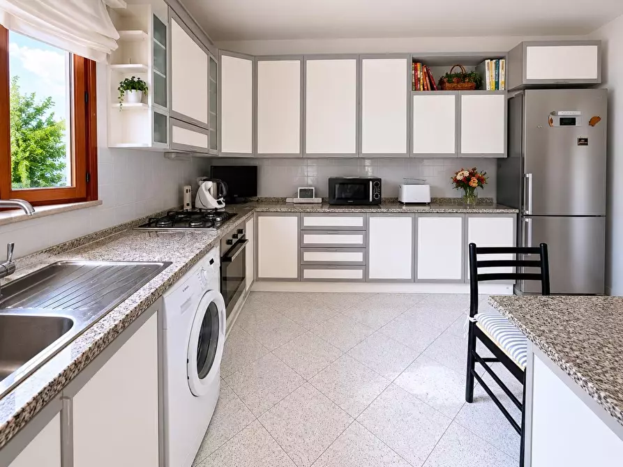 Immagine 13 di Casa indipendente in vendita  a La Spezia