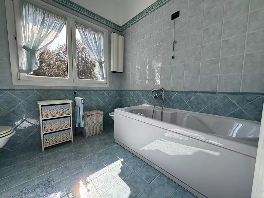 Immagine 21 di Casa indipendente in vendita  a Massa