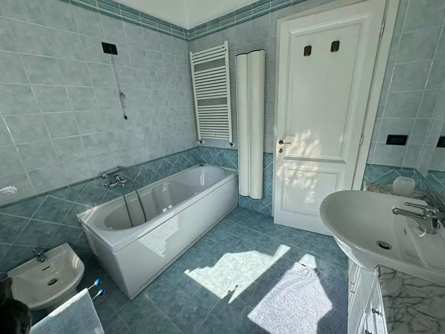 Immagine 20 di Casa indipendente in vendita  a Massa