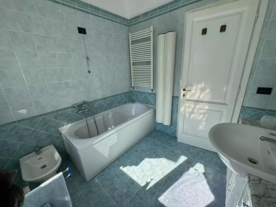 Immagine 11 di Casa indipendente in vendita  a Massa