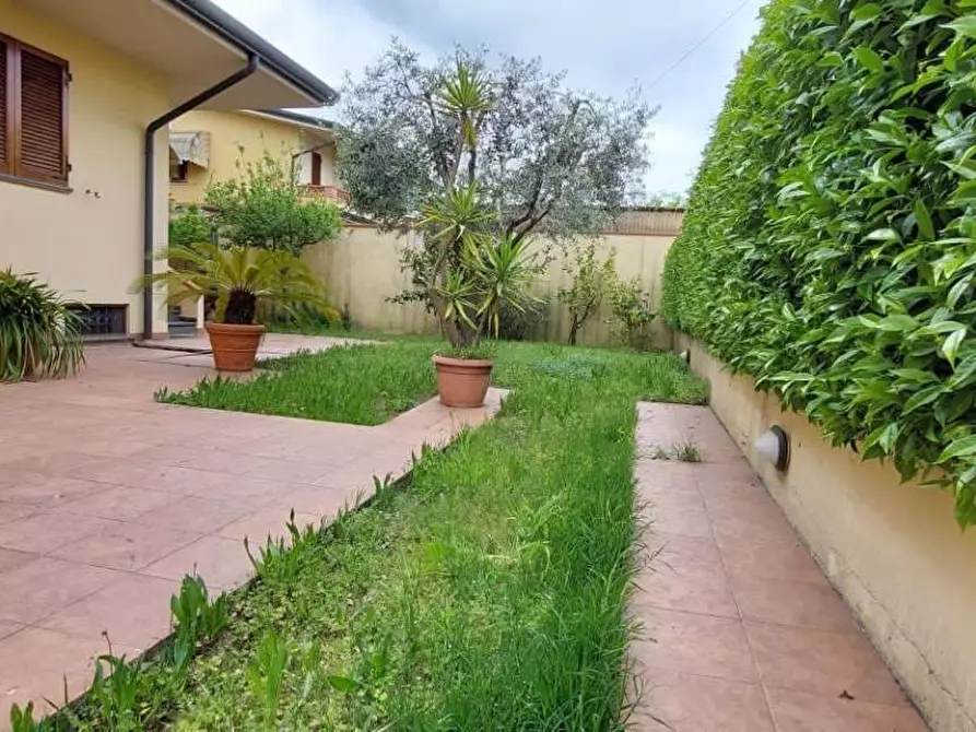 Immagine 28 di Casa quadrifamiliare in vendita  a Viareggio