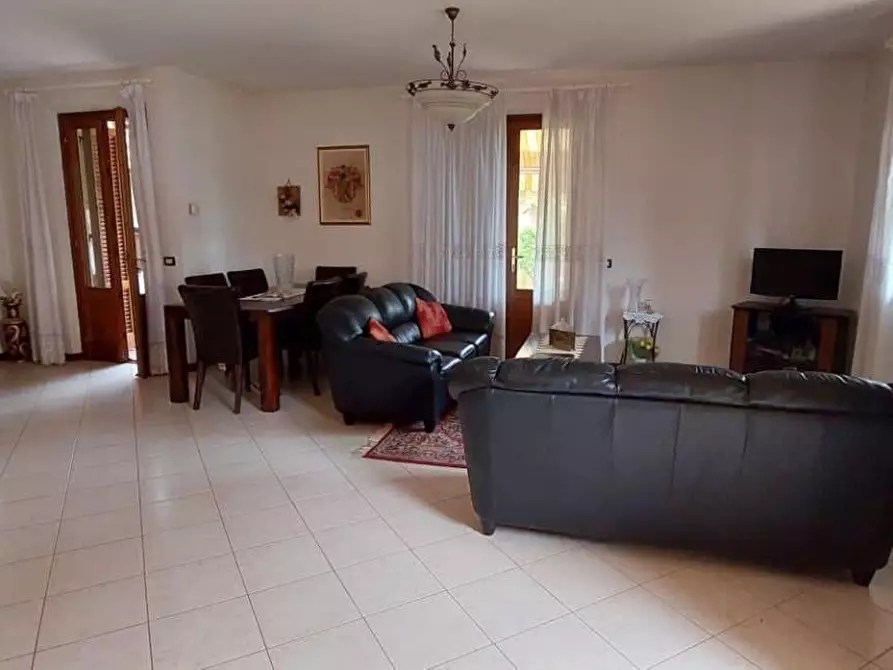 Immagine 4 di Casa quadrifamiliare in vendita  a Viareggio