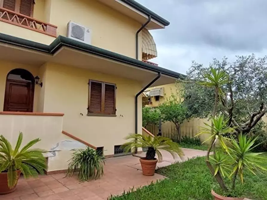 Immagine 32 di Casa quadrifamiliare in vendita  a Viareggio