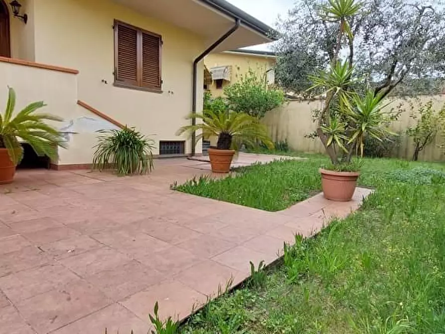 Immagine 31 di Casa quadrifamiliare in vendita  a Viareggio