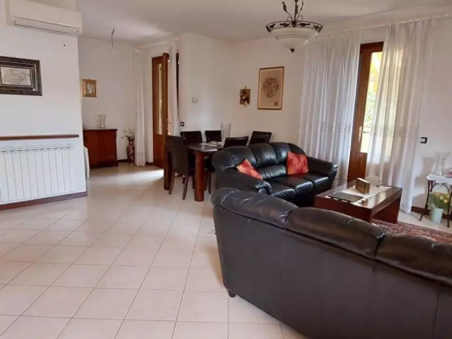 Immagine 7 di Casa quadrifamiliare in vendita  a Viareggio