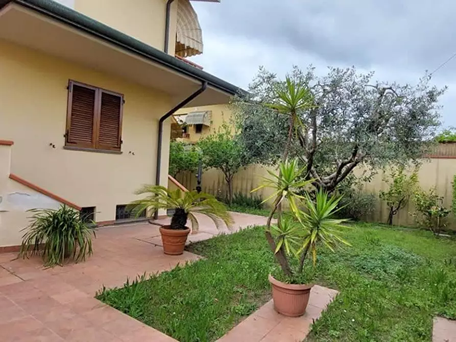 Immagine 14 di Casa quadrifamiliare in vendita  a Viareggio