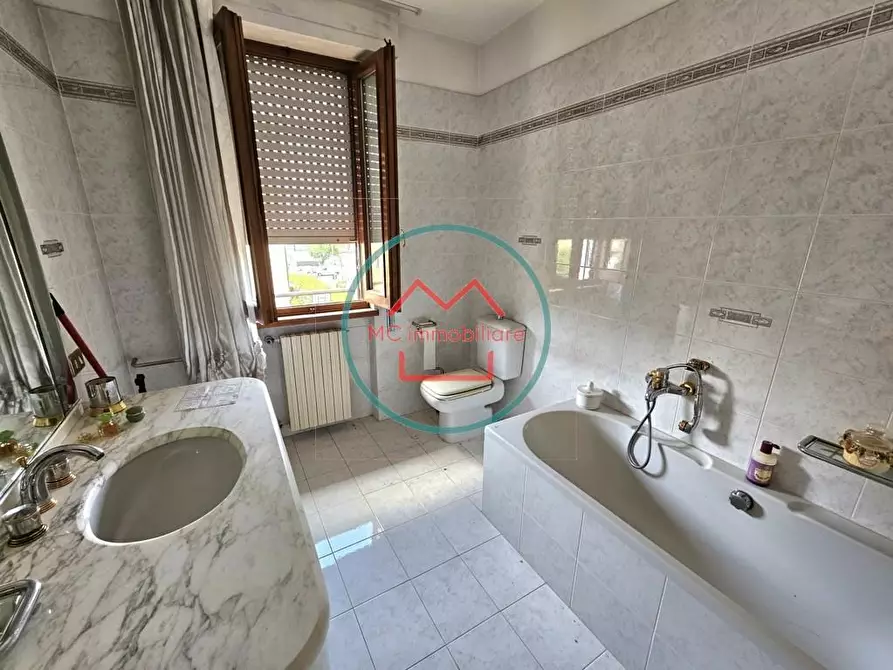 Immagine 15 di Casa bifamiliare in vendita  a Massa E Cozzile