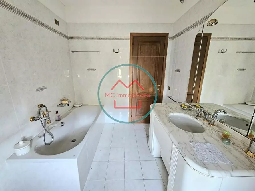 Immagine 16 di Casa bifamiliare in vendita  a Massa E Cozzile