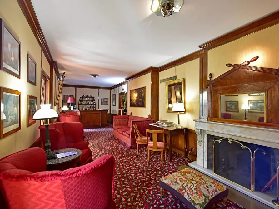 Immagine 38 di Albergo/B&B/Residence in vendita  a Lucca