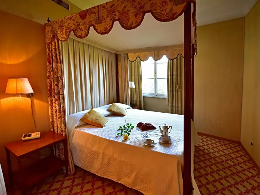 Immagine 13 di Albergo/B&B/Residence in vendita  a Lucca