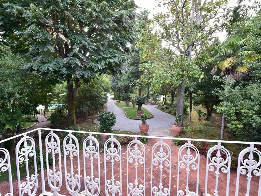 Immagine 18 di Albergo/B&B/Residence in vendita  a Lucca