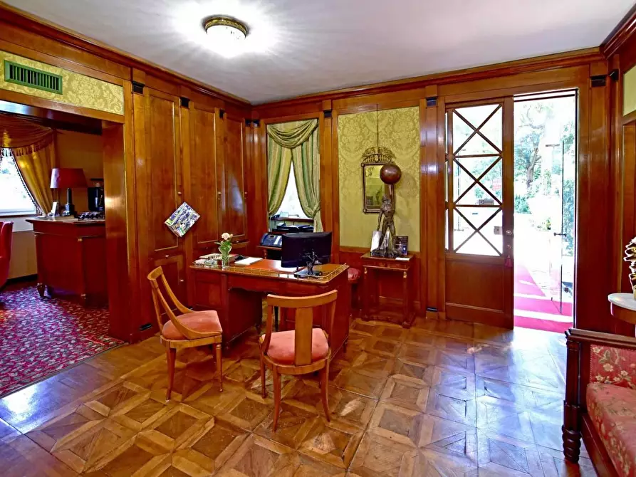 Immagine 46 di Albergo/B&B/Residence in vendita  a Lucca