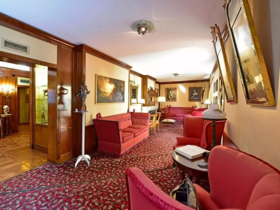 Immagine 37 di Albergo/B&B/Residence in vendita  a Lucca