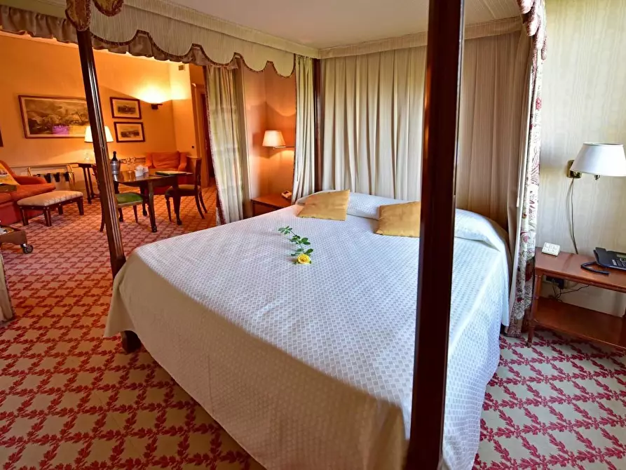 Immagine 15 di Albergo/B&B/Residence in vendita  a Lucca