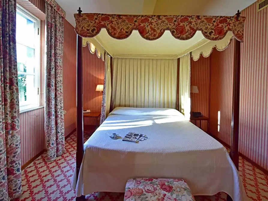 Immagine 11 di Albergo/B&B/Residence in vendita  a Lucca