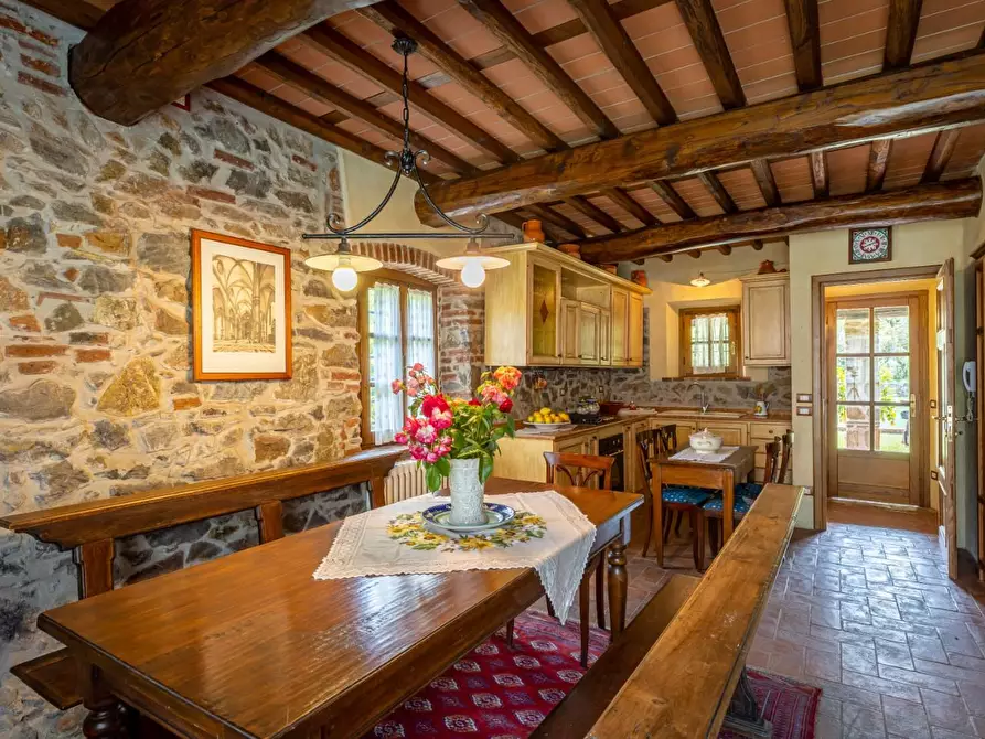Immagine 35 di Rustico / casale in vendita  a Lucca
