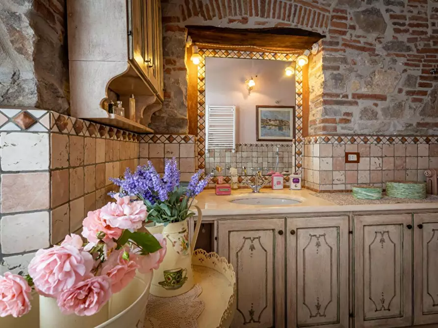 Immagine 14 di Rustico / casale in vendita  a Lucca