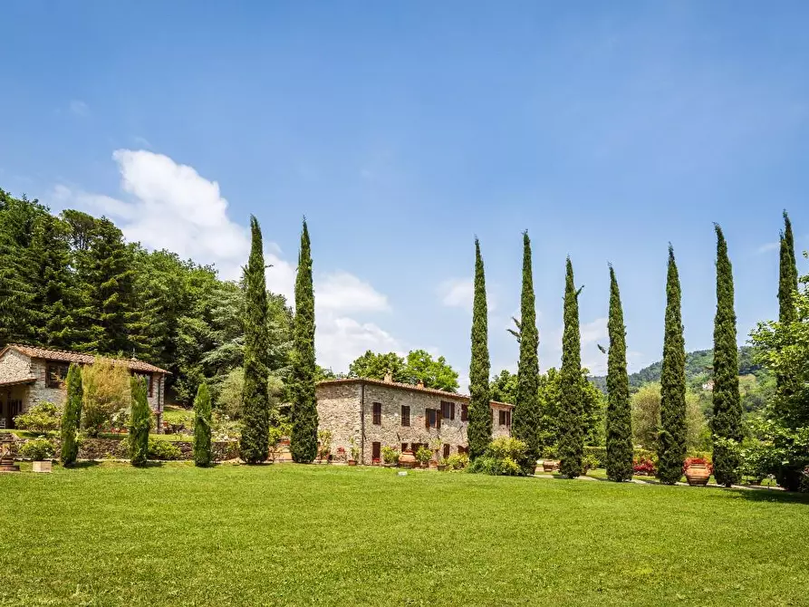 Immagine 1 di Rustico / casale in vendita  a Lucca