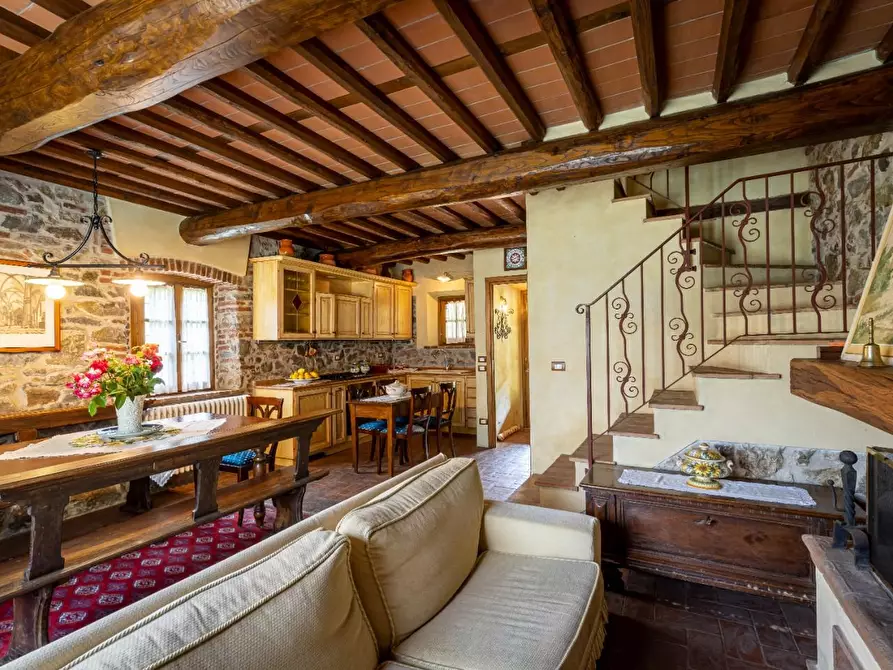 Immagine 34 di Rustico / casale in vendita  a Lucca