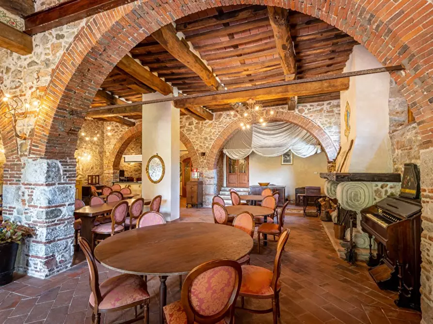 Immagine 28 di Rustico / casale in vendita  a Lucca