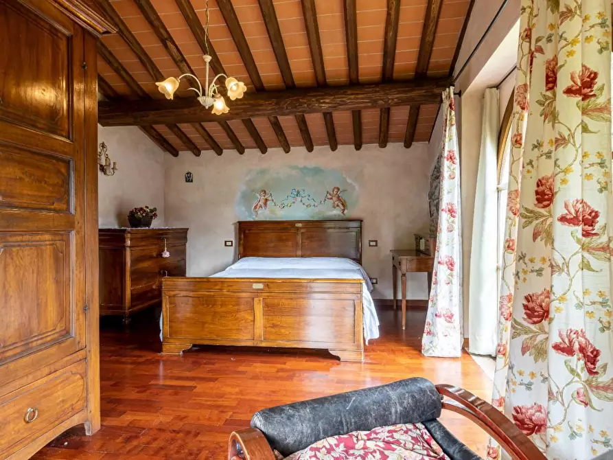Immagine 45 di Rustico / casale in vendita  a Lucca
