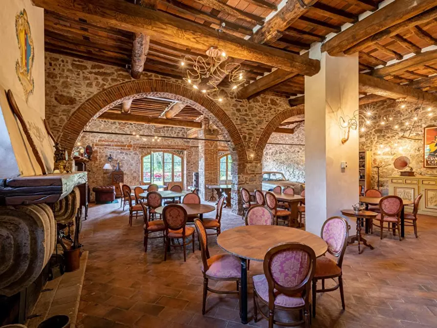 Immagine 25 di Rustico / casale in vendita  a Lucca