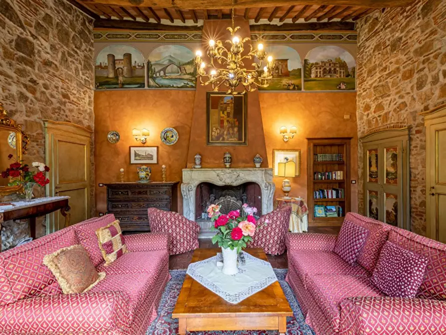 Immagine 3 di Rustico / casale in vendita  a Lucca