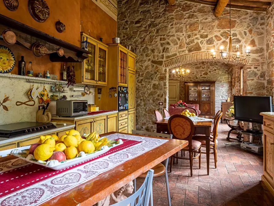 Immagine 10 di Rustico / casale in vendita  a Lucca