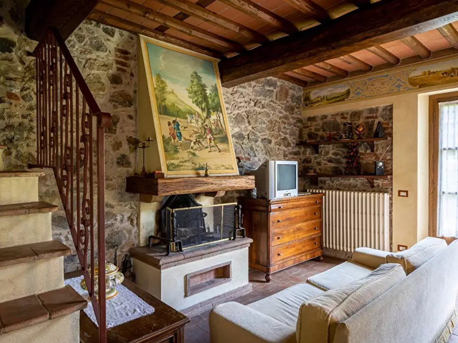 Immagine 33 di Rustico / casale in vendita  a Lucca