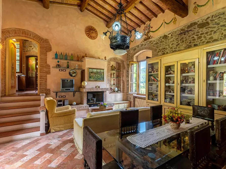 Immagine 17 di Rustico / casale in vendita  a Lucca