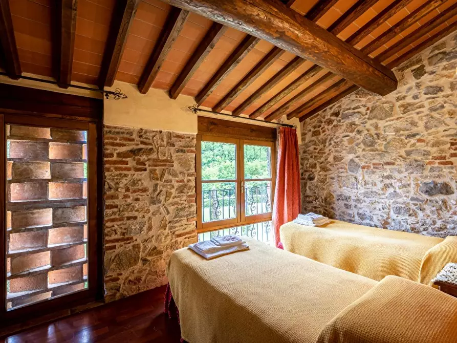 Immagine 41 di Rustico / casale in vendita  a Lucca