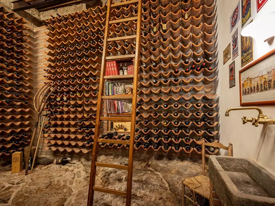 Immagine 31 di Rustico / casale in vendita  a Lucca