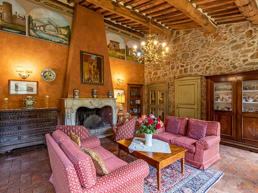 Immagine 2 di Rustico / casale in vendita  a Lucca