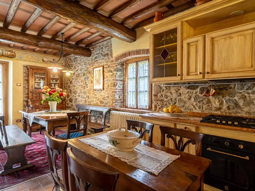 Immagine 36 di Rustico / casale in vendita  a Lucca