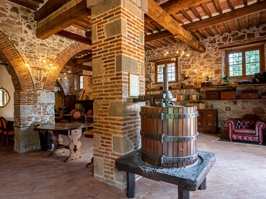 Immagine 29 di Rustico / casale in vendita  a Lucca