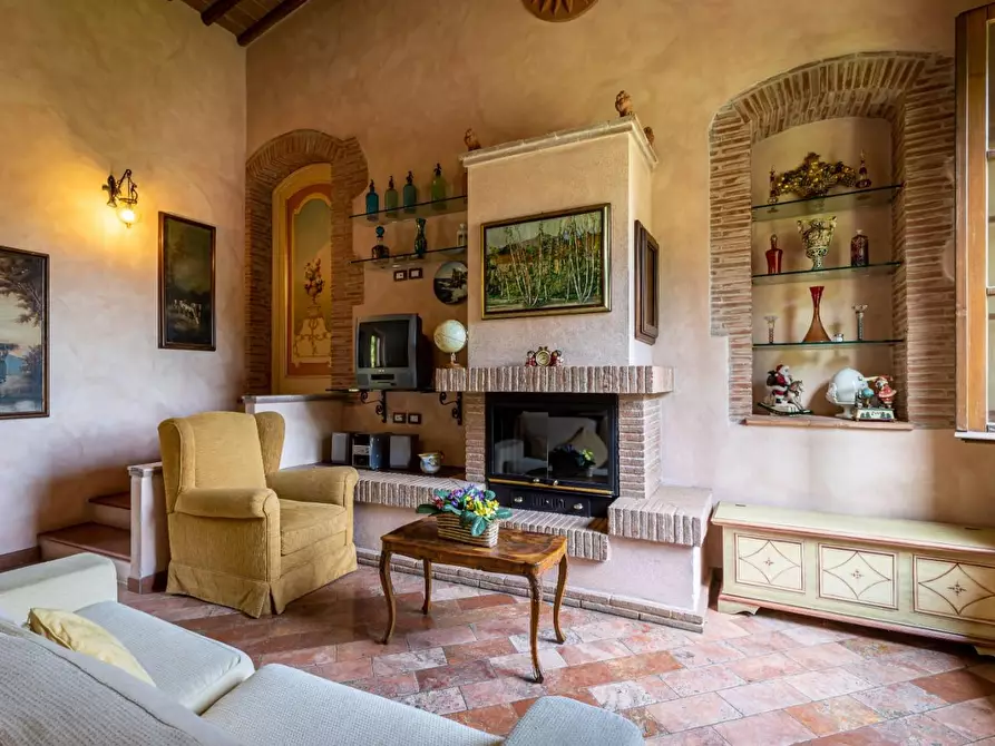 Immagine 20 di Rustico / casale in vendita  a Lucca