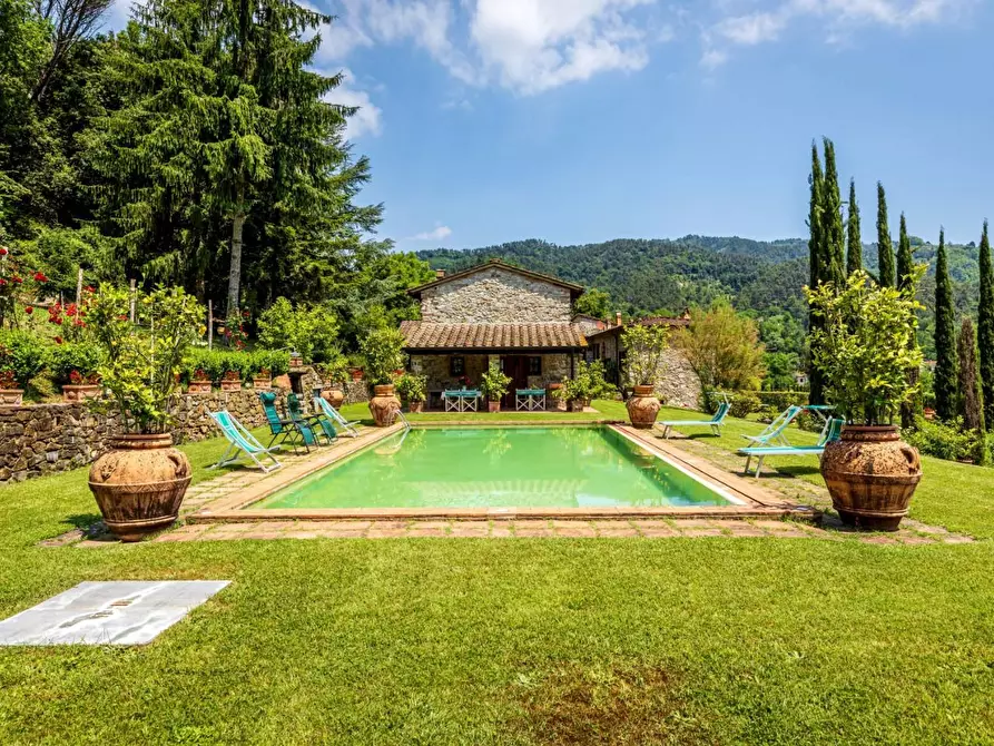 Immagine 64 di Rustico / casale in vendita  a Lucca