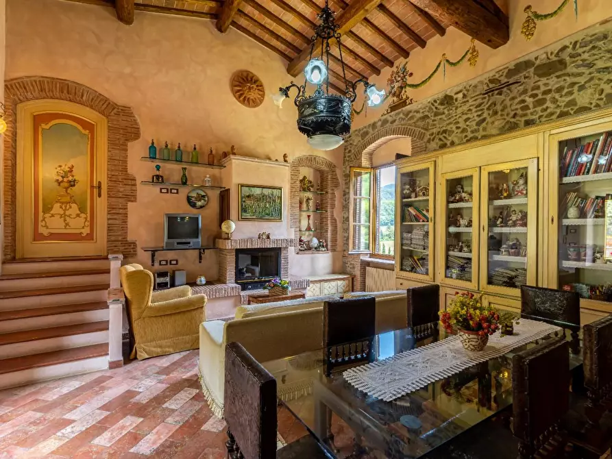 Immagine 18 di Rustico / casale in vendita  a Lucca
