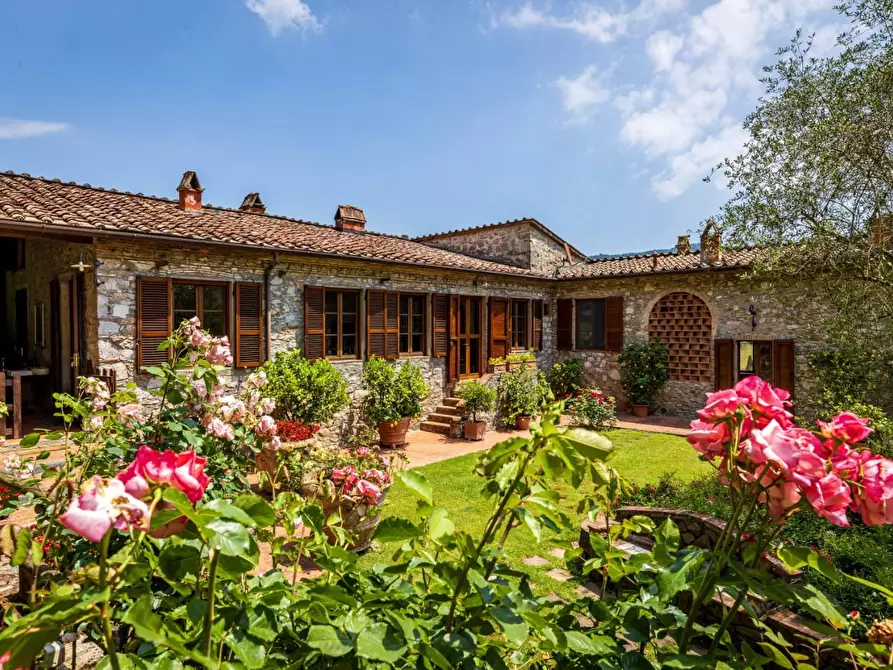Immagine 59 di Rustico / casale in vendita  a Lucca