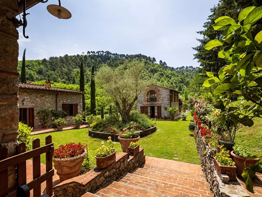 Immagine 61 di Rustico / casale in vendita  a Lucca
