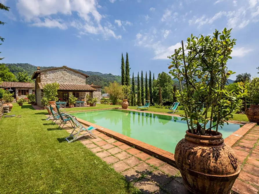 Immagine 65 di Rustico / casale in vendita  a Lucca
