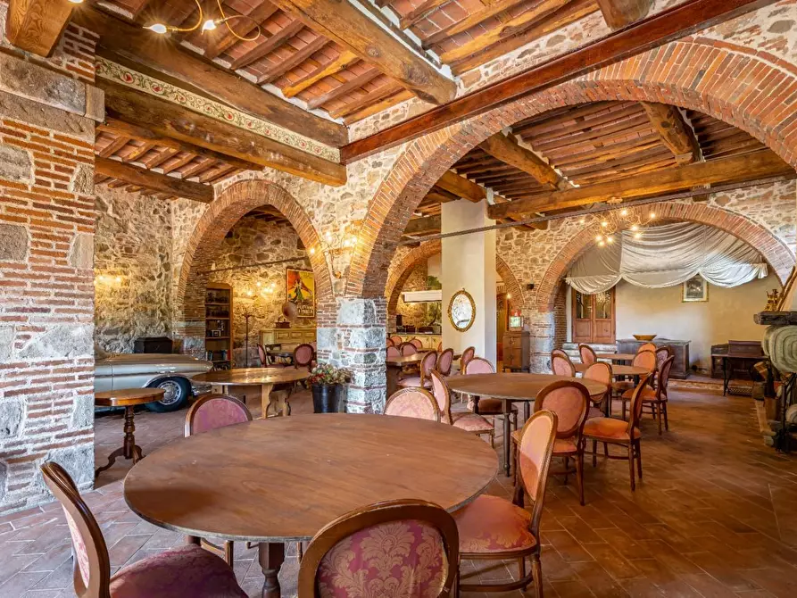 Immagine 27 di Rustico / casale in vendita  a Lucca