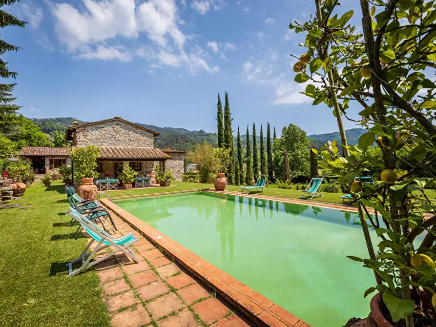 Immagine 57 di Rustico / casale in vendita  a Lucca